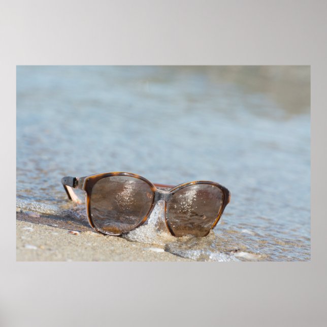 Sonnenbrille am Strand Poster (Vorne)