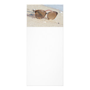 Sonnenbrille am Strand Werbekarte