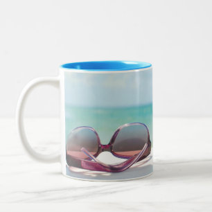 Sonnenbrille am Strand Zweifarbige Tasse
