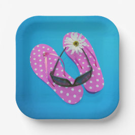 Sonnenbrille auf Polka-Dot-Flip-Flops Pappteller