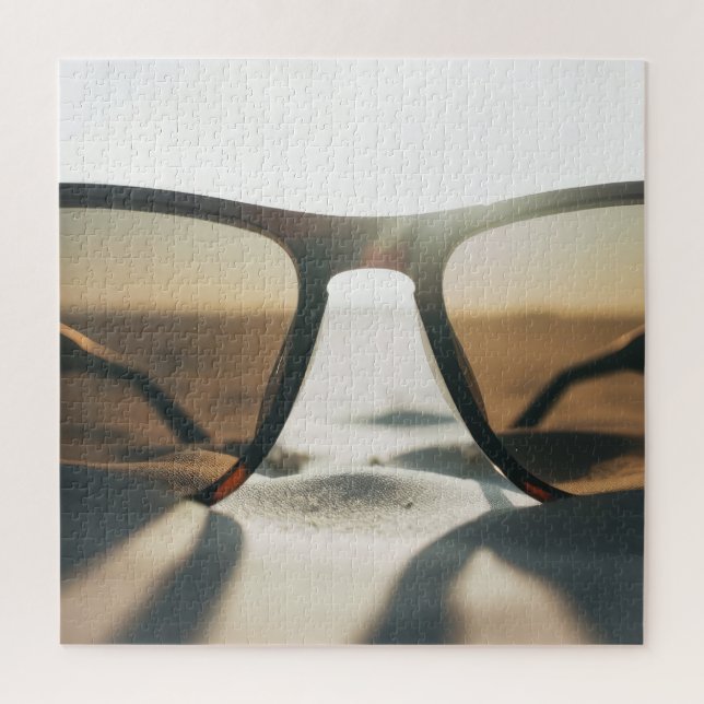 Sonnenbrille auf Sand (Vertikal)