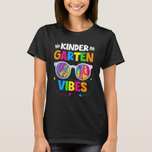Sonnenbrille Erster Kindergarten Vibes Lehrer T-Shirt