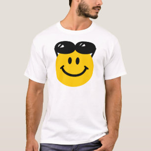 Sonnenbrille gehockt auf Hauptgesicht T-Shirt