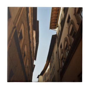 Sonnendurchflutete Straße Fliese