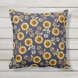 Sonnengelbe goldene Navy Sonnenblumen Blätter Must Kissen<br><div class="desc">Dieses elegante und schicke Blumenmuster ist perfekt für die Sommersaison geeignet und zeichnet sich durch ein gelb-braunes Sonnenblumenmuster aus, das mit Imitaten bedruckt ist, die Blätter aus Goldfolie auf einem schlichten marineblauen Hintergrund. Dieser Ausdruck ist modern, ländlich und modern. ***WICHTIGE HINWEIS FÜR DESIGN: Für individuelle Designanfragen, wie z.B. passende Produktanfragen,...</div>