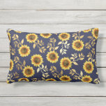 Sonnengelbe goldene Navy Sonnenblumen Blätter Must Kissen Für Draußen<br><div class="desc">Dieses elegante und schicke Blumenmuster ist perfekt für die Sommersaison geeignet und zeichnet sich durch ein gelb-braunes Sonnenblumenmuster aus, das mit Imitaten bedruckt ist, die Blätter aus Goldfolie auf einem schlichten marineblauen Hintergrund. Dieser Ausdruck ist modern, ländlich und modern. ***WICHTIGE HINWEIS FÜR DESIGN: Für individuelle Designanfragen, wie z.B. passende Produktanfragen,...</div>