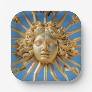 Sonnenkönig am goldenen Tor des Schlosses von Vers Pappteller