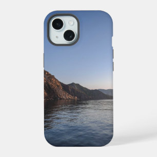 Sonnenlage über spektakulärem Felsenmeer iPhone 15 Hülle