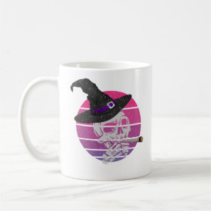 Sonnenlich und Beängstigend rauchend Zigarette Kaffeetasse