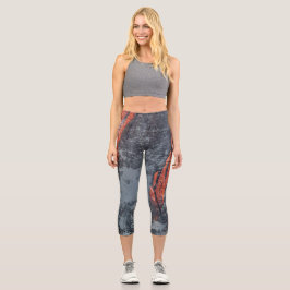 Sonnenlicht auf schneebedeckten Bergen Capri Leggings