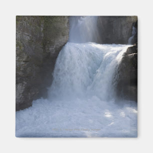Sonnenlicht auf Wasserfällen auf der Seite eines Magnet
