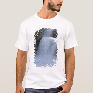 Sonnenlicht auf Wasserfällen auf der Seite eines T-Shirt