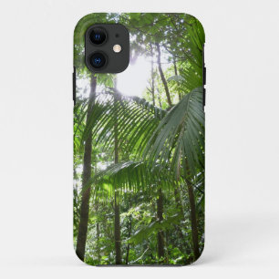 Sonnenlicht durch Regenwaldkanopie tropisches Grün iPhone 11 Hülle