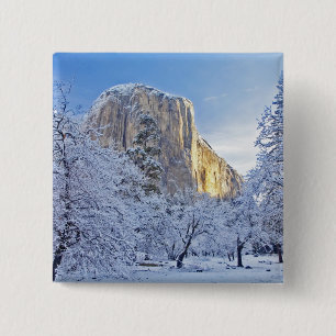 Sonnenlicht trifft El Capitan durch schneebedeckte Button
