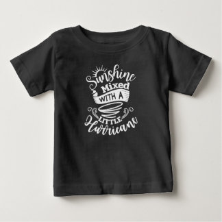 Sonnenschein gemischt mit einem kleinen Hurrikan,  Baby T-shirt