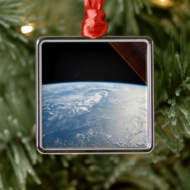 Sonnenschein in den Gewässern des Pazifiks Ornament Aus Metall (Baum)