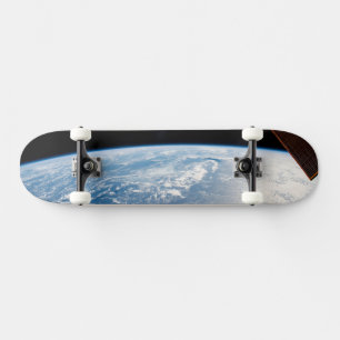 Sonnenschein in den Gewässern des Pazifiks Skateboard