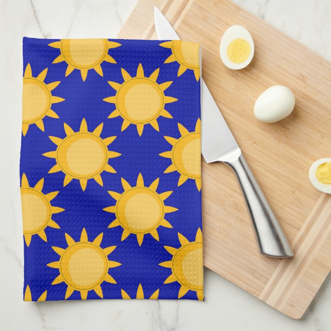 Sonnenschein-Sonnenmuster-Design auf Blau  Geschirrtuch (Viertel Falte)