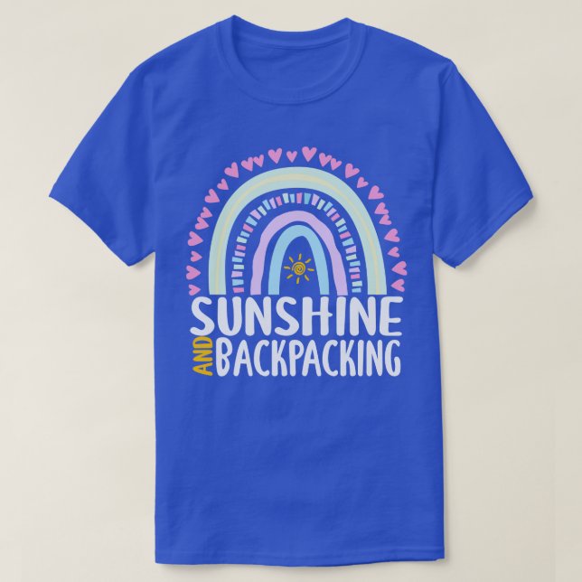Sonnenschein und Backpackung Niedliches Regenbogen T-Shirt (Design vorne)