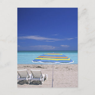 Sonnenschirm und zwei Liegestühle am Strand, Miami Postkarte