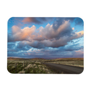 Sonnenschirme über der Gravel Zumani Prairie Road Magnet