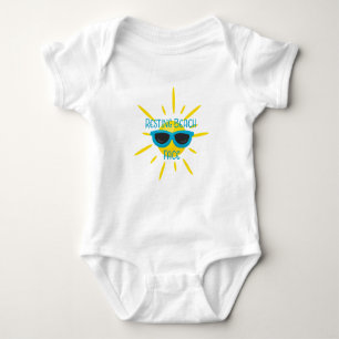 Sonnenschirme und Sonnenbrillen für den Strand Baby Strampler