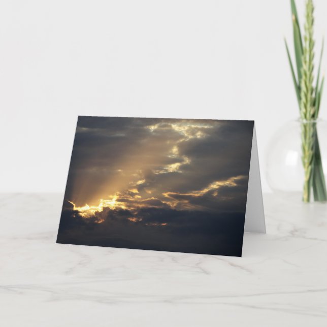 Sonnenstrahlen durchbrechen Wolken Hintergrund Karte (Vorderseite)