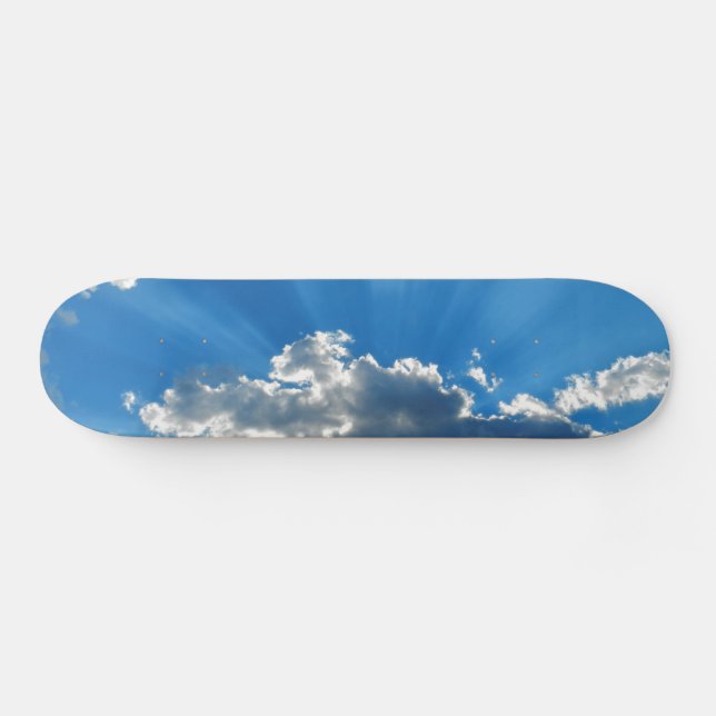 Sonnenstrahlen durchbrechen Wolkenrutsche Skateboard (Horizontal)