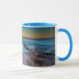 Sonnenstrahlen erhellen den Pazifischen Ozean Tasse