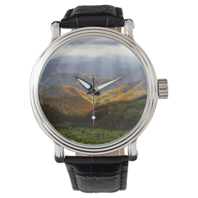 Sonnenstrahlen über den Shirakami-Sanchi-Bergen Armbanduhr (Vorderseite)