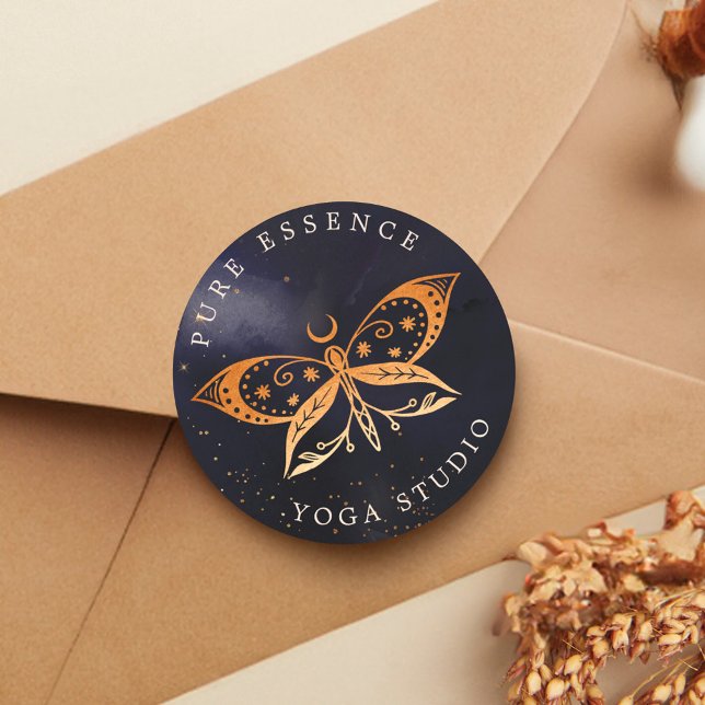 Sonnenstrahlen und Mondbraten Runder Aufkleber (Holistic Celestial Sun & Moon Butterfly Dark Ink Classic Round Sticker)