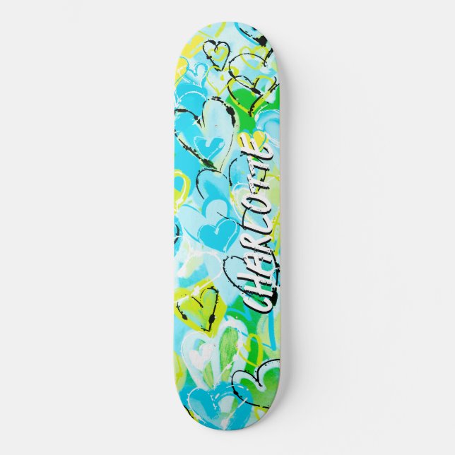 Sonnenstrahlte Ruhe: Sky Blue & Yellow Graffiti He Skateboard (Vorderseite)