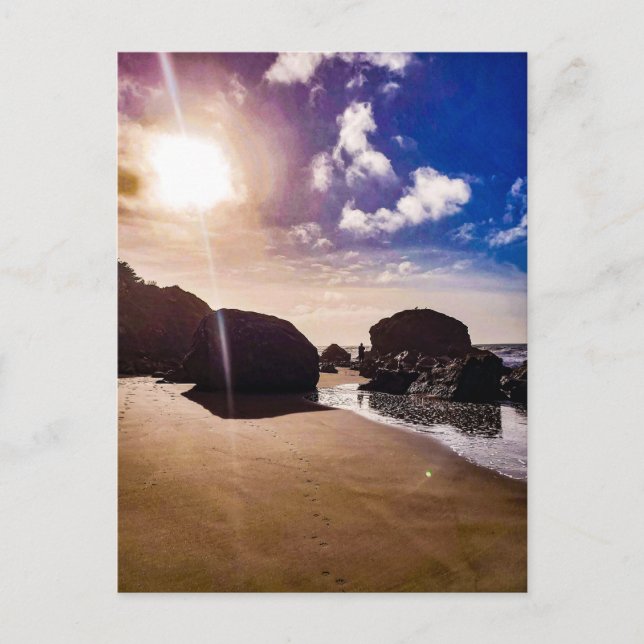 Sonnenstrand mit Felsen Postkarte (Vorderseite)