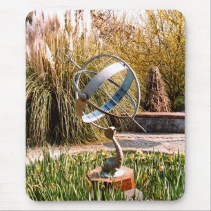 Sonnenuhr im Garten von Guernsey Mousepad