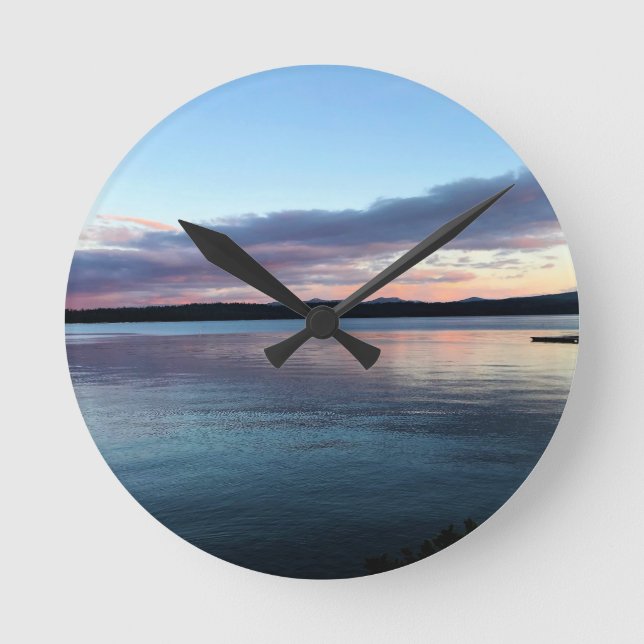 Sonnenuntergang am Crescent Lake, OR Runde Wanduhr (Vorderseite)