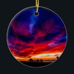Sonnenuntergang am Pier, Huntington Beach, CA Keramik Ornament<br><div class="desc">Ein phantastischer Sonnenuntergang, der den Himmel über der Pier in Huntington Beach, Kalifornien, erfüllte. Kühne und schöne Farben. Südkalifornien hat immer die besten Sonnenuntergänge! Foto wurde im Juni 2021 aufgenommen.</div>