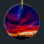 Sonnenuntergang am Pier, Huntington Beach, CA Keramik Ornament<br><div class="desc">Ein phantastischer Sonnenuntergang, der den Himmel über der Pier in Huntington Beach, Kalifornien, erfüllte. Kühne und schöne Farben. Südkalifornien hat immer die besten Sonnenuntergänge! Foto wurde im Juni 2021 aufgenommen.</div>
