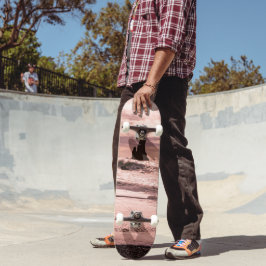 Sonnenuntergang am schwarzen Sandstrand Reynisfjar Skateboard