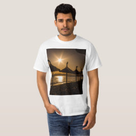 Sonnenuntergang am Strand, Mallorca, Spanien T-Shirt