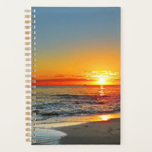 Sonnenuntergang am tropischen Strand Planer