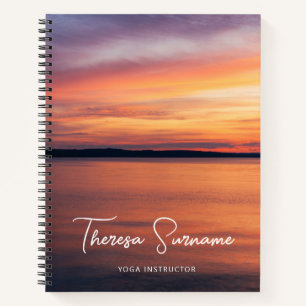 Sonnenuntergang an einem Yoga-Lehrer Yoga-Instruct Notizbuch