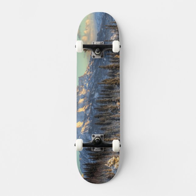 Sonnenuntergang auf Berg-Gefährten Skateboard (Vorderseite)