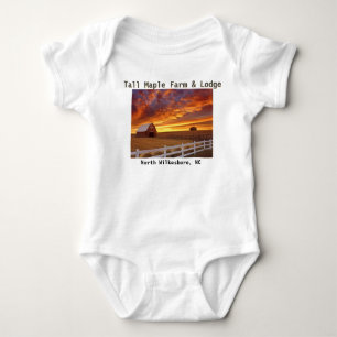 Sonnenuntergang auf dem Bauernhof Baby Strampler