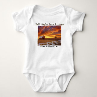 Sonnenuntergang auf dem Bauernhof Baby Strampler