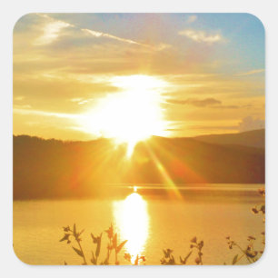 Sonnenuntergang auf dem Bergsee Arrowhead Quadratischer Aufkleber