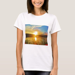 Sonnenuntergang auf dem Bergsee Arrowhead T-Shirt