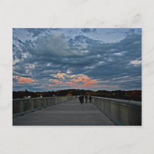 Sonnenuntergang auf dem Gehweg Postkarte