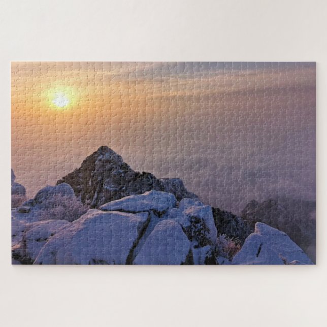 Sonnenuntergang auf dem Gipfel des Berges (Horizontal)