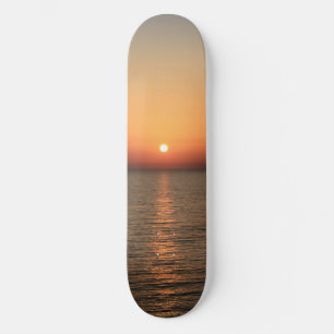 Sonnenuntergang auf dem Meer, Glühen auf dem Wasse Skateboard