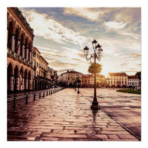 Sonnenuntergang auf dem Platz Padova in Italien Poster